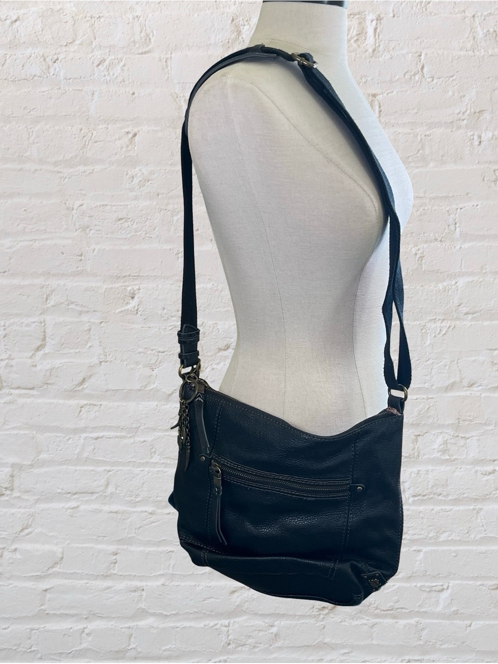The Sak Black Leather Sequoia Crossbody/Shoulder Bag